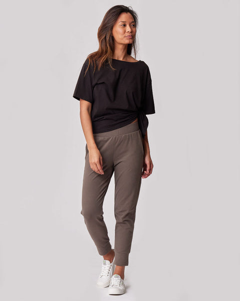 Everywhere V-Neck Tee - Black – Mod + Ethico