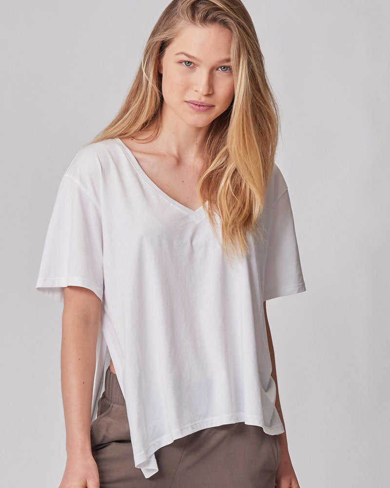 【Raucohouse】Panay sheer wide V-neck T-shirt Everywhere V-Neck Tee - White – Mod + Ethico